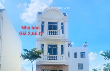 Bán nhà 1 trệt 2 lầu mới gần chợ Phú Chánh, cạnh trung tâm dạy lái xe ô tô giá 2,65 tỷ